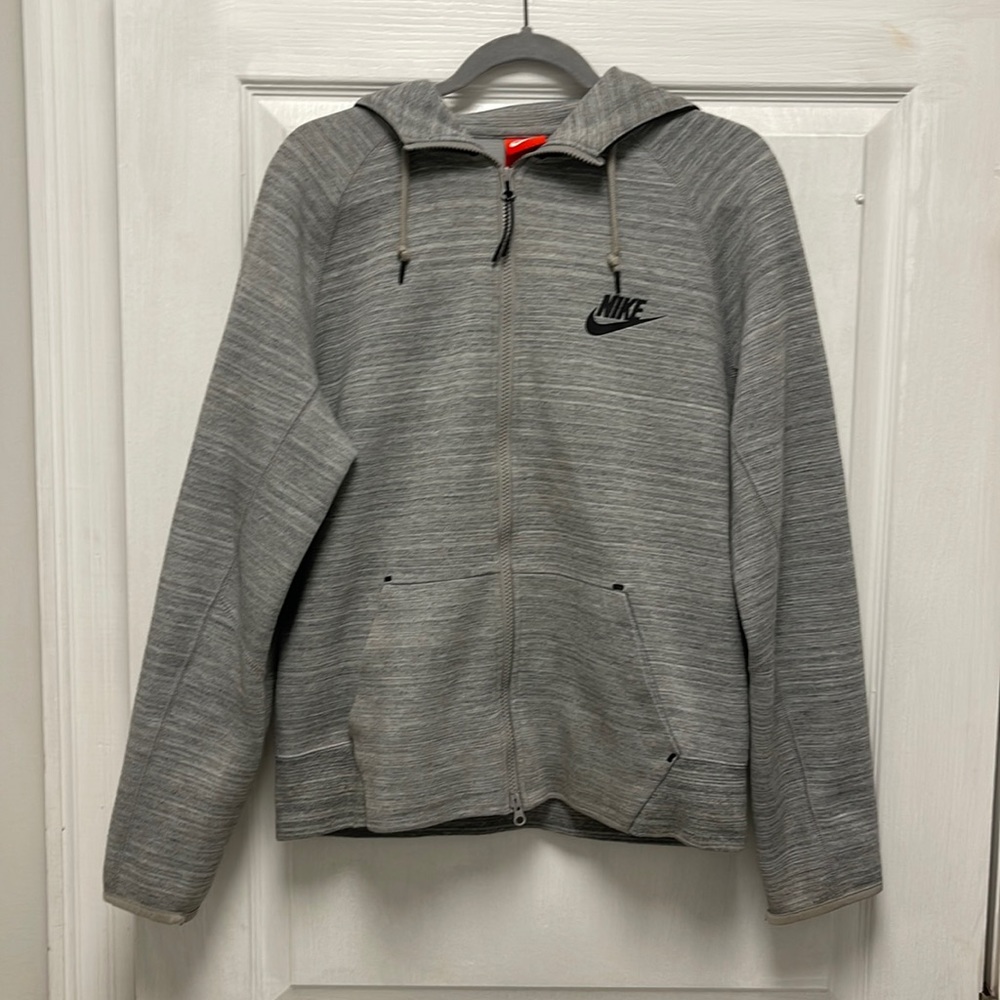 Nike lightweight zippered jacket with hood